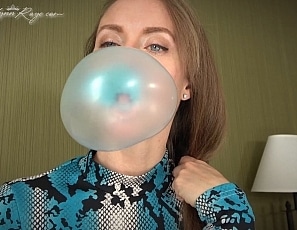 Blue_Bubbles_in_Hotel_Bed