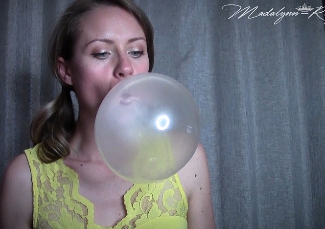 Sticky_face_popping_bubbles_II