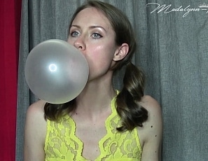 Sticky_face_popping_bubbles_II